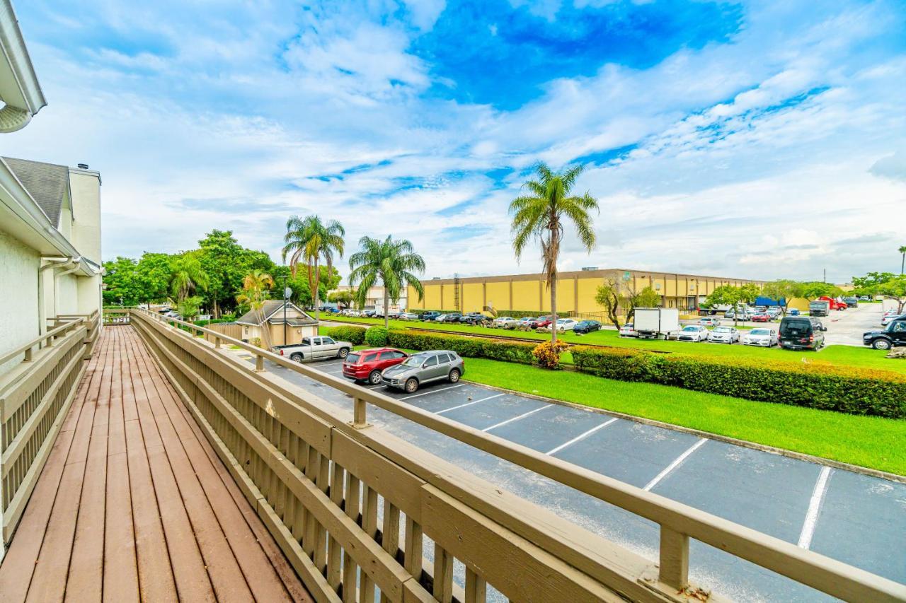 Doral Inn & Suites Miami Airport West Zewnętrze zdjęcie